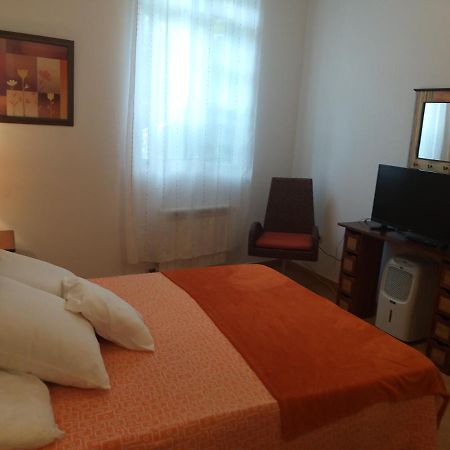 Apartamento Con Pequeno Jardin En El Centro Ферол Екстериор снимка