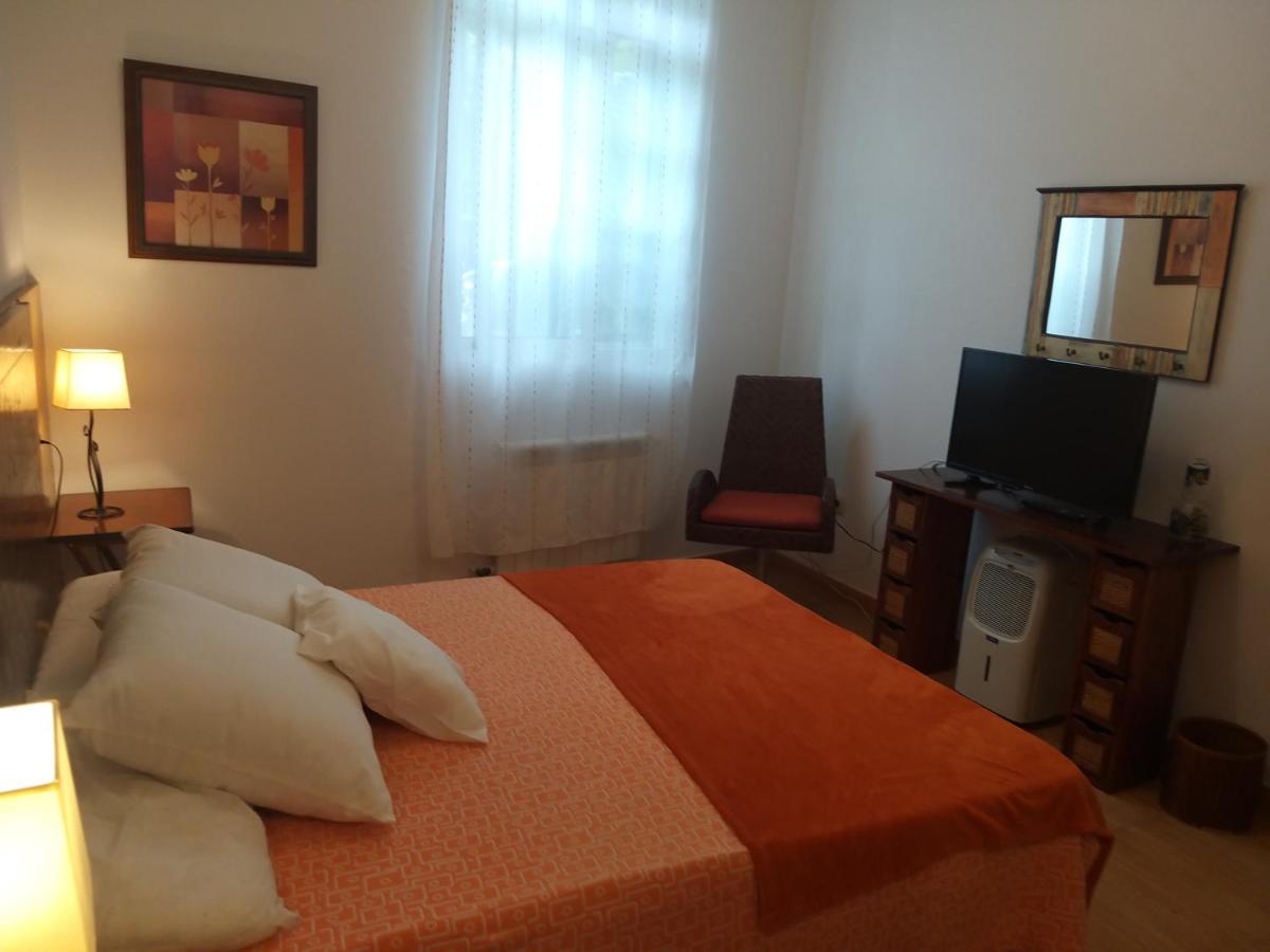 Apartamento Con Pequeno Jardin En El Centro Ферол Екстериор снимка